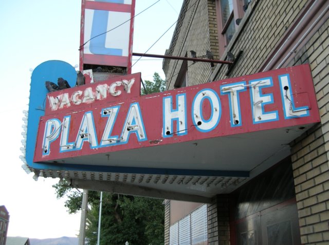pigeonsattheplaza.jpg
