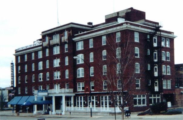 _hotel_kaskaskia_il.jpg